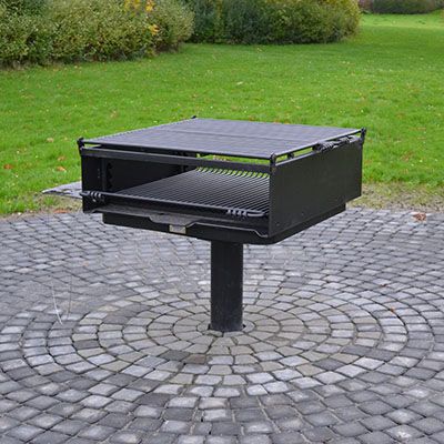 Boligforening i Herfølge - stor grill (parkgrill) med 2 riste