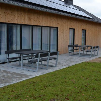 Boligforening i Odense - bordbænkesæt med ryglæn