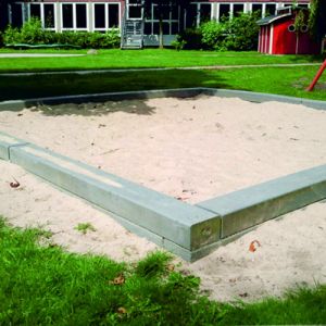 Svelle (bjælke) i vedligeholdelsesfri genbrugsplast