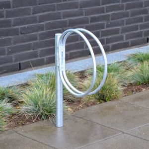 Cykelstativ i galvaniseret stål til 1 cykel til nedstøbning