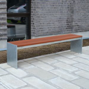Bænk (plint) i galvaniseret stål og mahogni træ