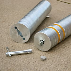 Aftagelig (demonterbar) pullert med lås i galvaniseret stål 